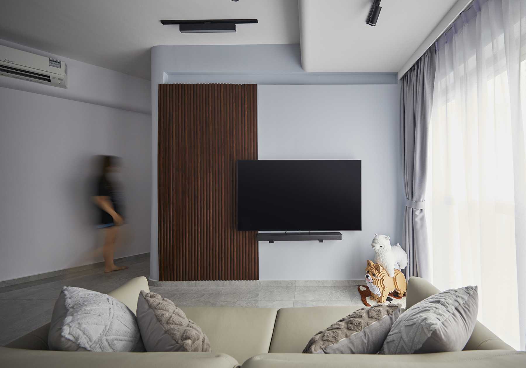 Modern Living Room with Side Table and Armchairs