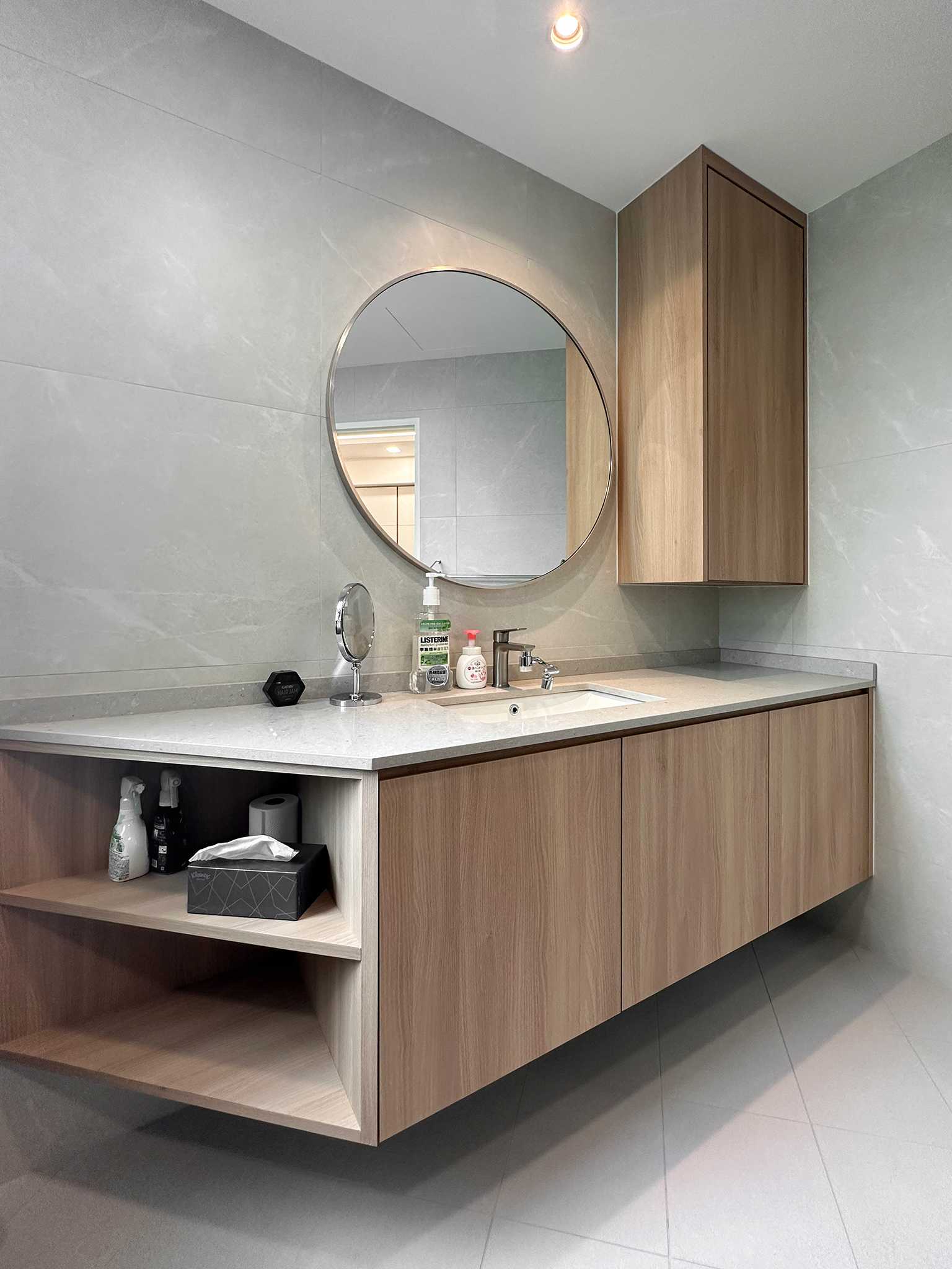 Scandinavian Bathroom with Parquet Floor and Cement Floor