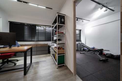 Contemporary Home Gym at 553 Bedok North Ave 1