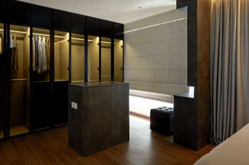 Contemporary Walk-in Wardrobe at 37A Eunos