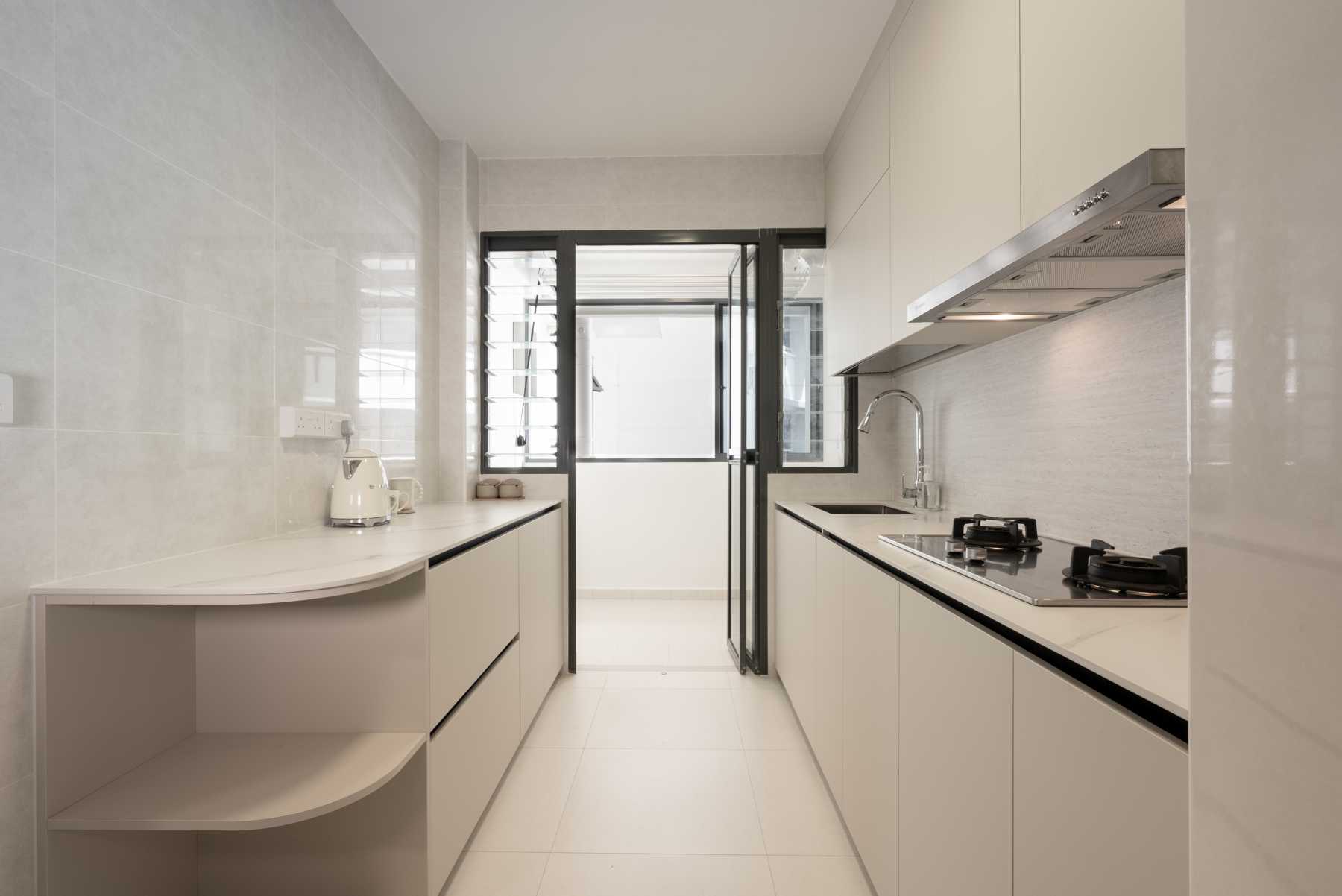 Minimalist Kitchen with Countertop and Homogeneous Tiles
