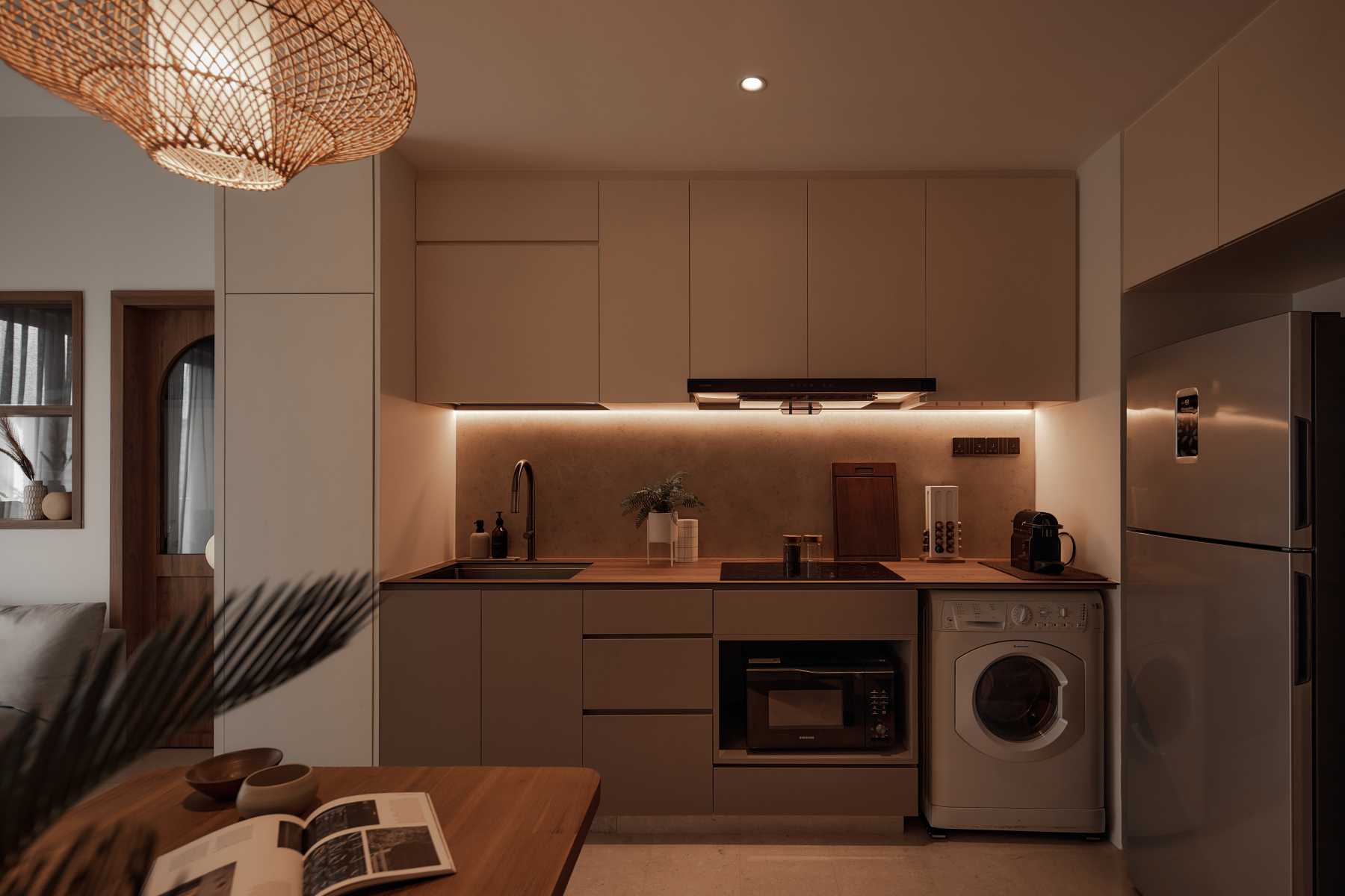 Modern Kitchen with Open Kitchen and Breakfast Counter