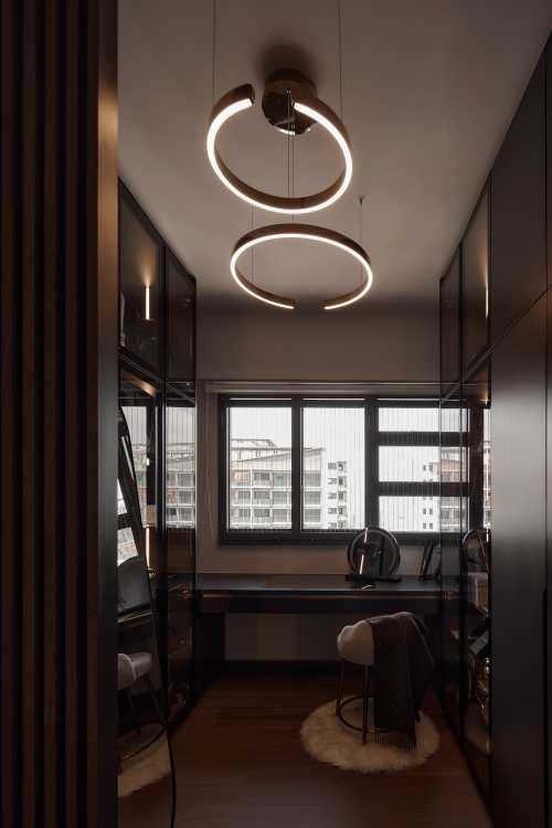 Minimalist Walk-in Wardrobe at Clementi Peaks
