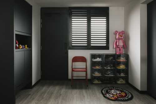 Modern Entryway at 25 Eunos Crescent