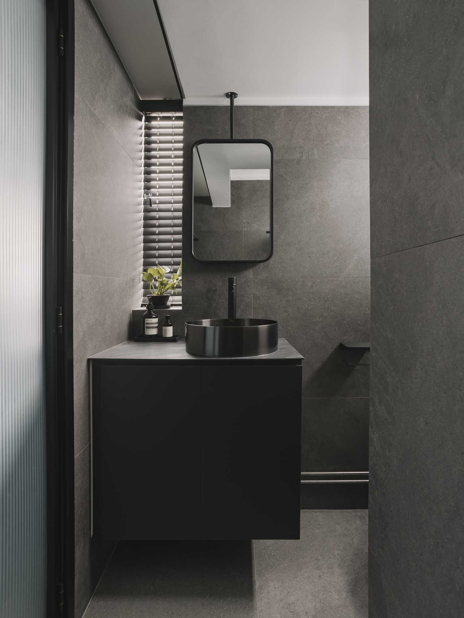 Modern Bathroom with Mirror and Bathroom Storage