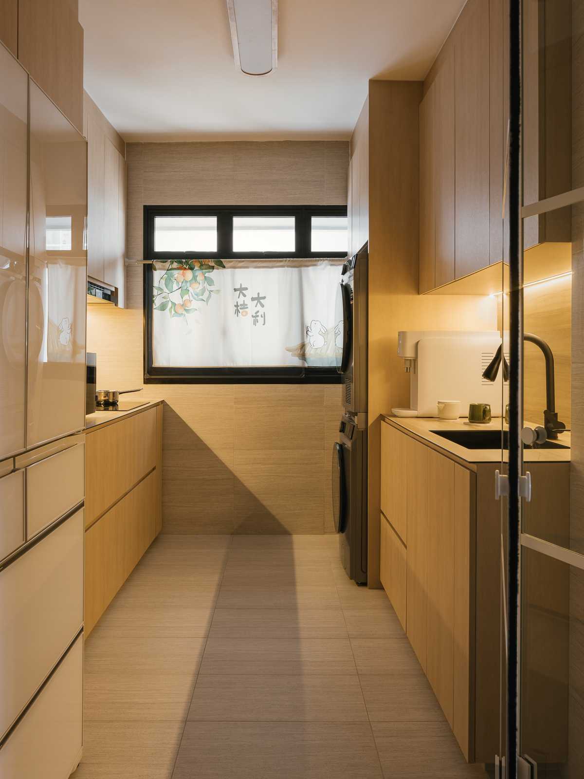 Modern Kitchen with Kitchen Window and Kitchen Accessories