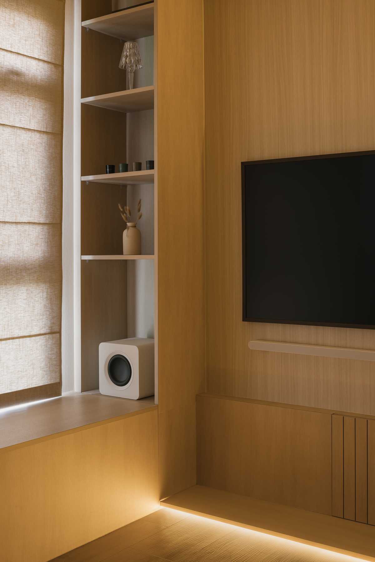 Modern Living Room with Window Seat and Roller Blinds