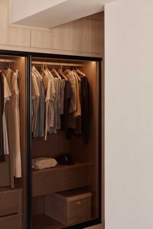Scandinavian Walk-in Wardrobe at Tampines GreenCourt