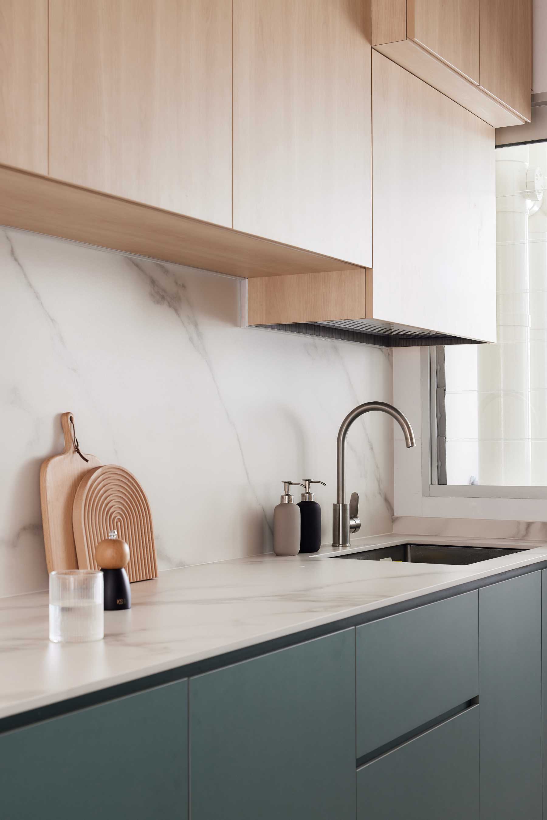 Scandinavian Kitchen with Kitchen Island and Open Kitchen