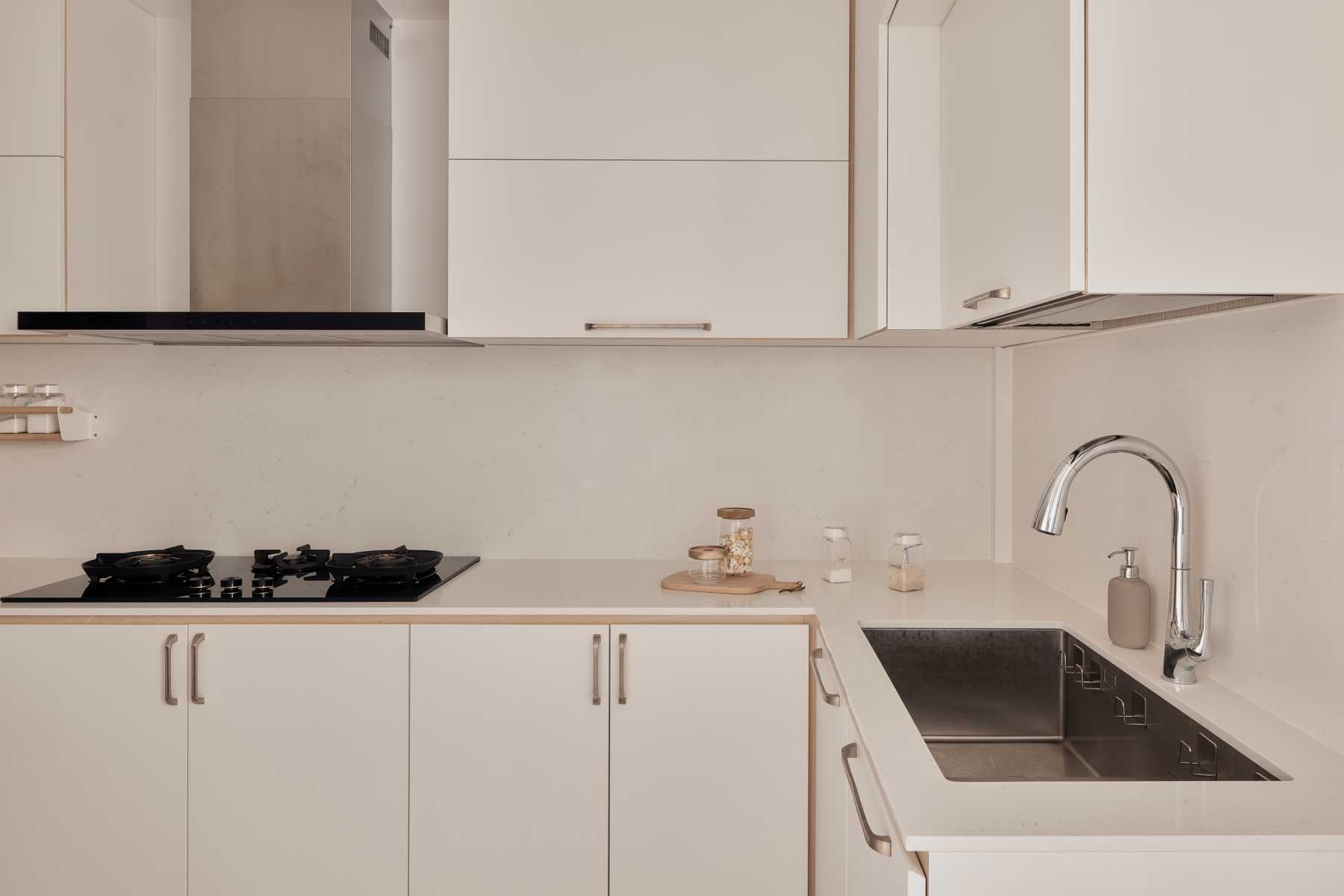 Modern Kitchen with Countertop and Kitchen Island