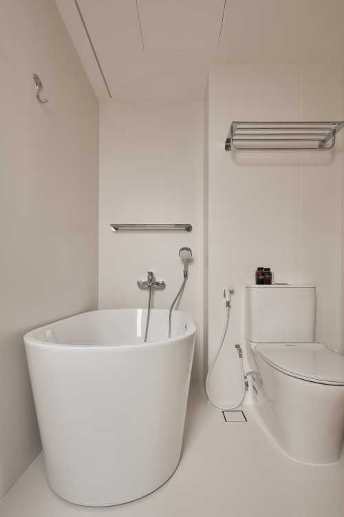 Modern Bathroom at Blue Horizon