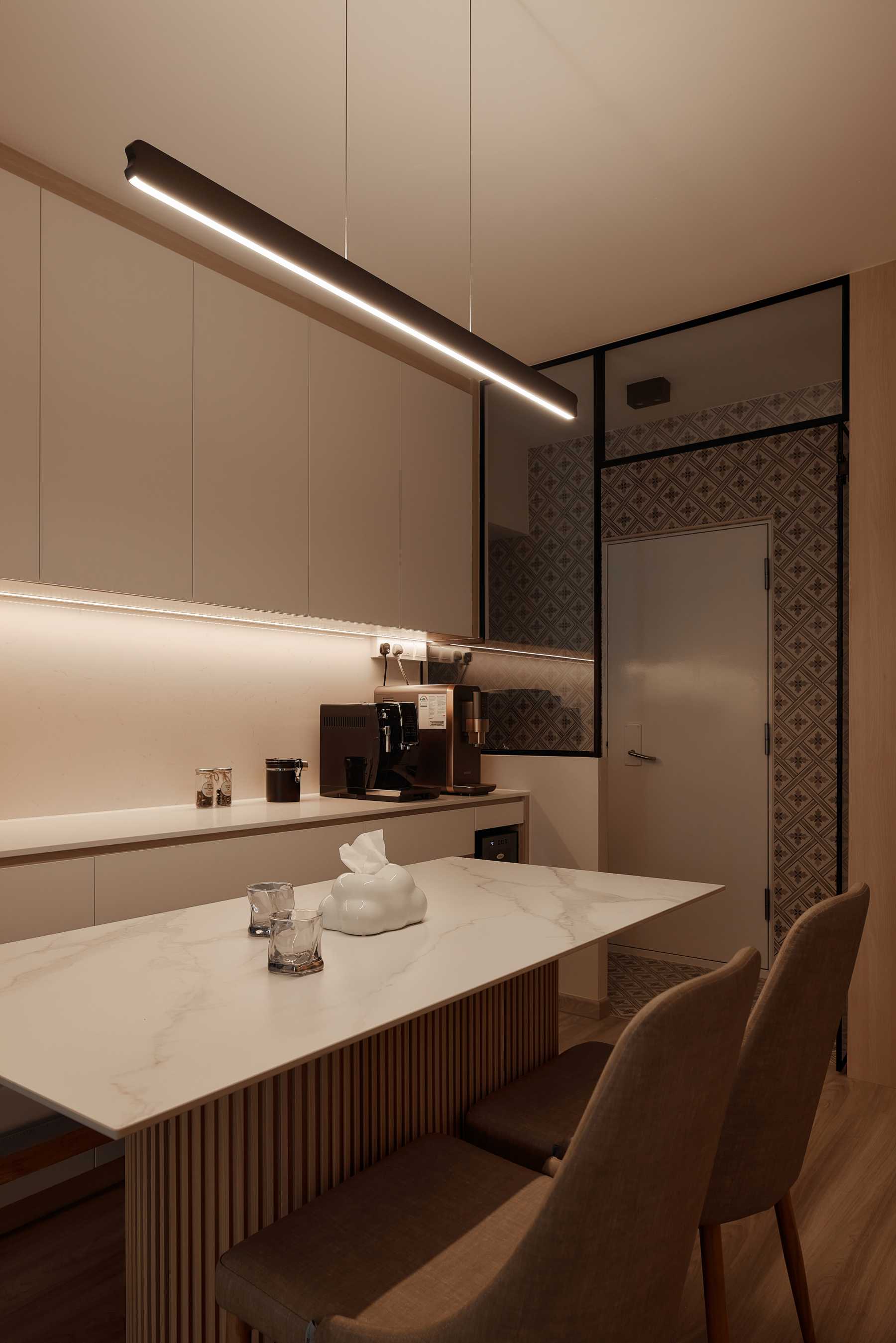 Scandinavian Dining Room with Dining Table and Dining Chairs