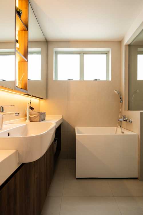 Contemporary Bathroom at Guilin View