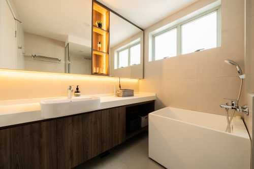 Contemporary Bathroom at Guilin View