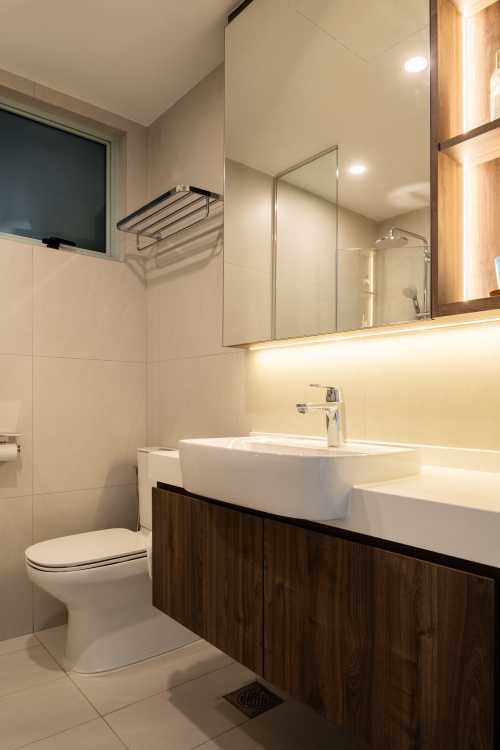 Contemporary Bathroom at Guilin View