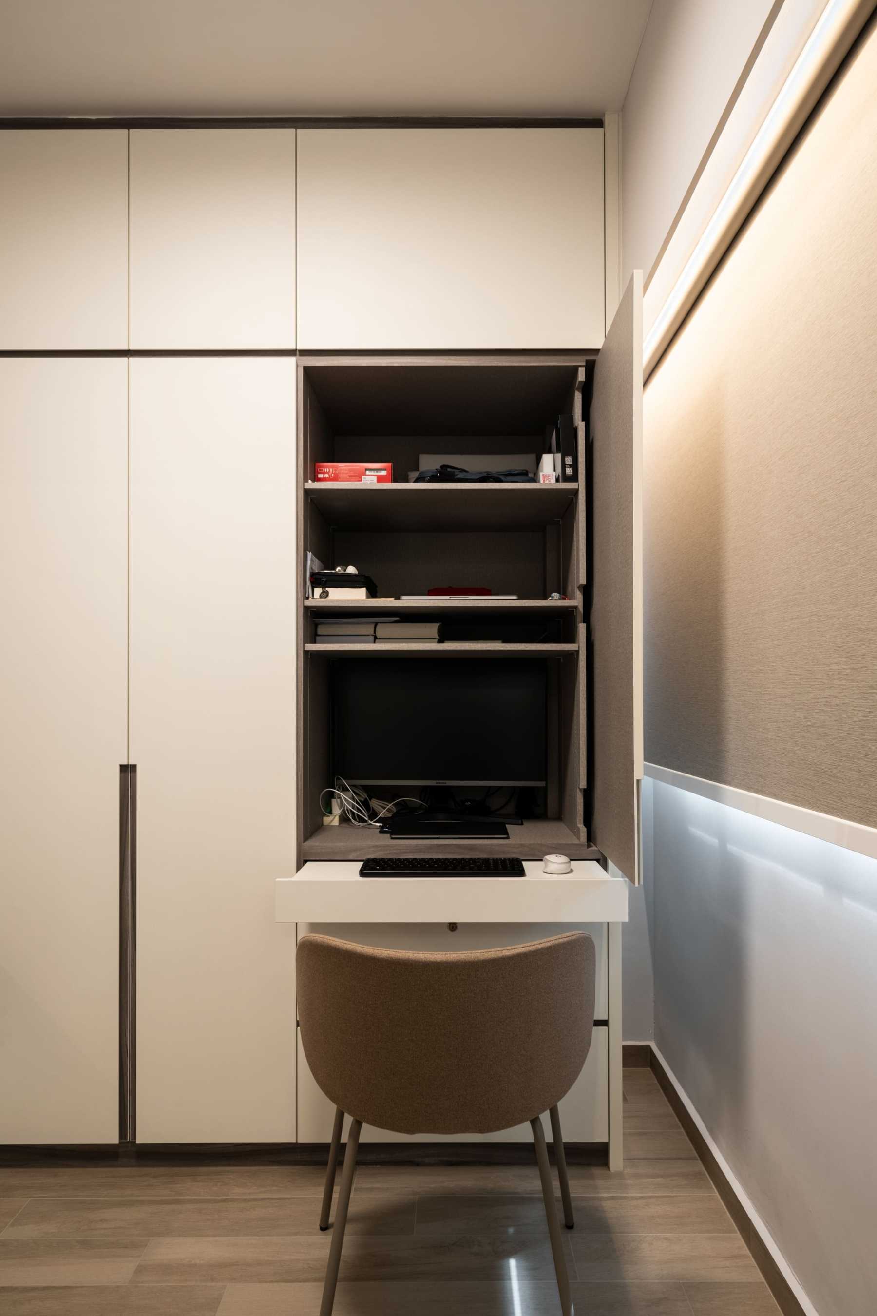Modern Home Office with Bookshelf and Desk