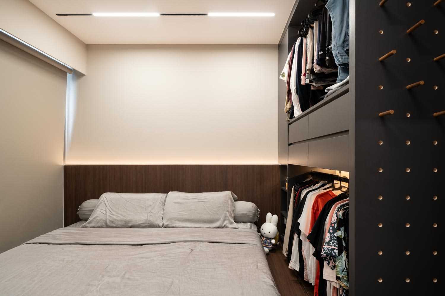 Modern Bedroom with Platform Bed and Built-in Bed