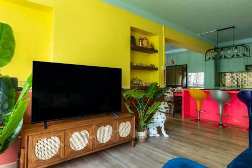 Eclectic Living Room at Blk 704 Woodlands Drive 40