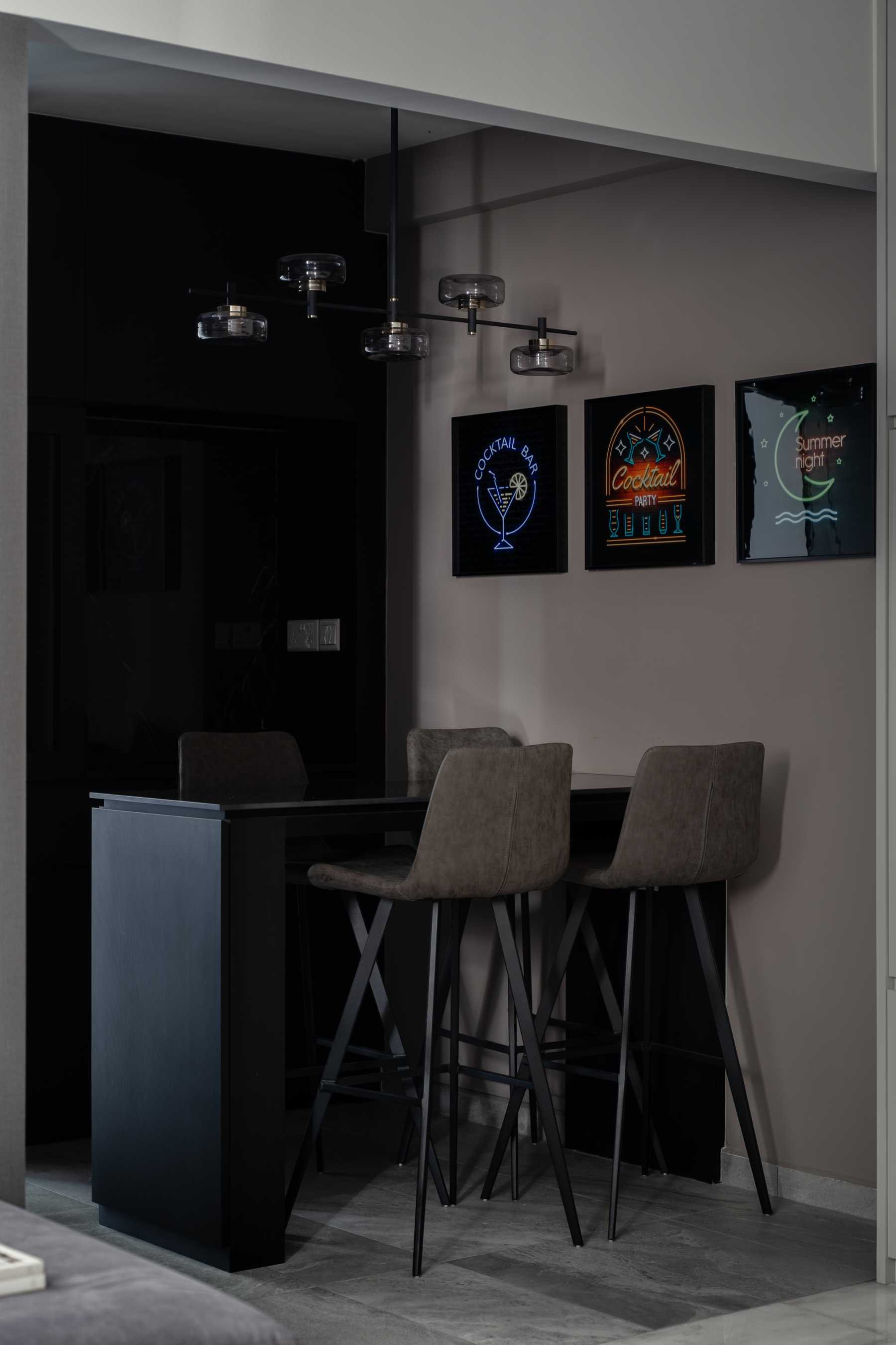 Contemporary Home Bar with Countertop and Bar Counter