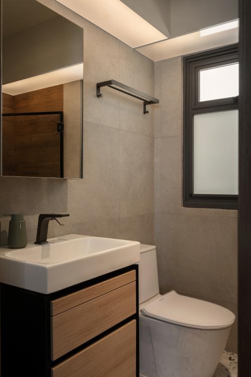 Scandinavian Bathroom at 464 Clementi
