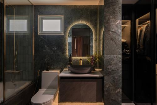 Modern Bathroom at Watercolour