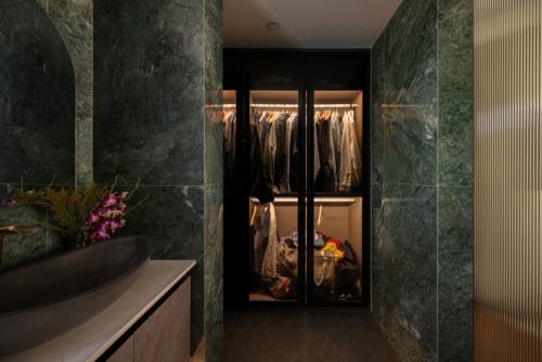 Modern Bathroom at Watercolour