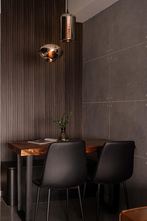Industrial Dining Room at Sitrling