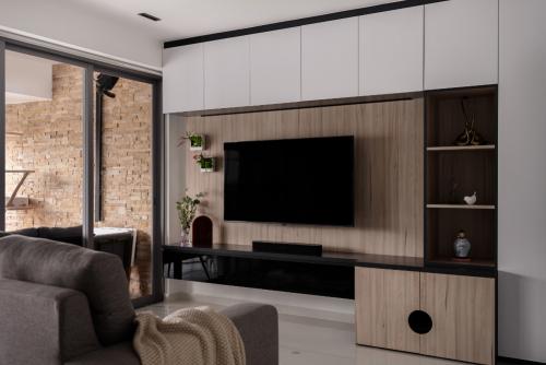 Modern Living Room at The Peak