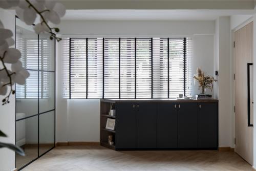 Scandinavian Entryway at 550 Choa Chu Kang