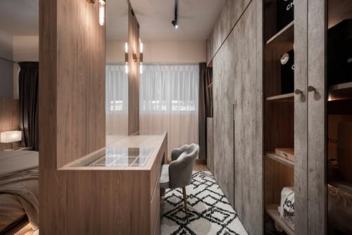 Scandinavian Walk-in Wardrobe at Bukit Batok West