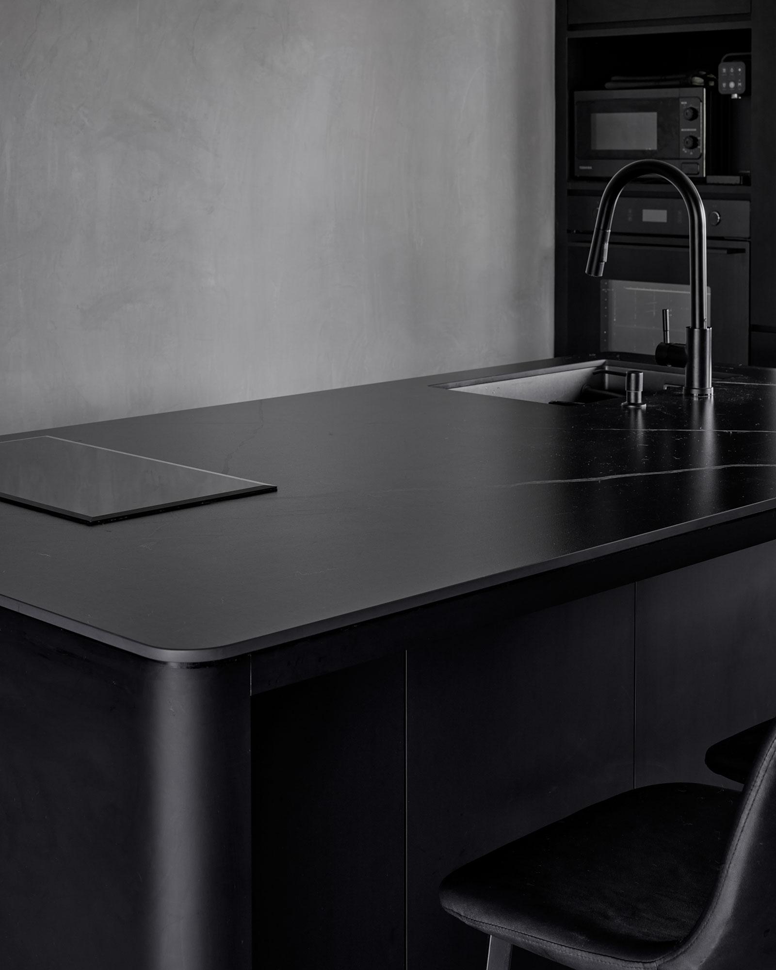 Contemporary Kitchen with Countertop and Homogeneous Tiles