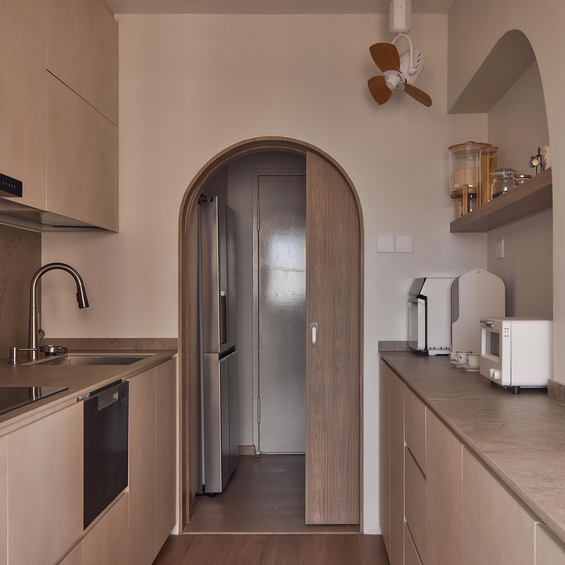 Contemporary Kitchen with Countertop and Wood Flooring