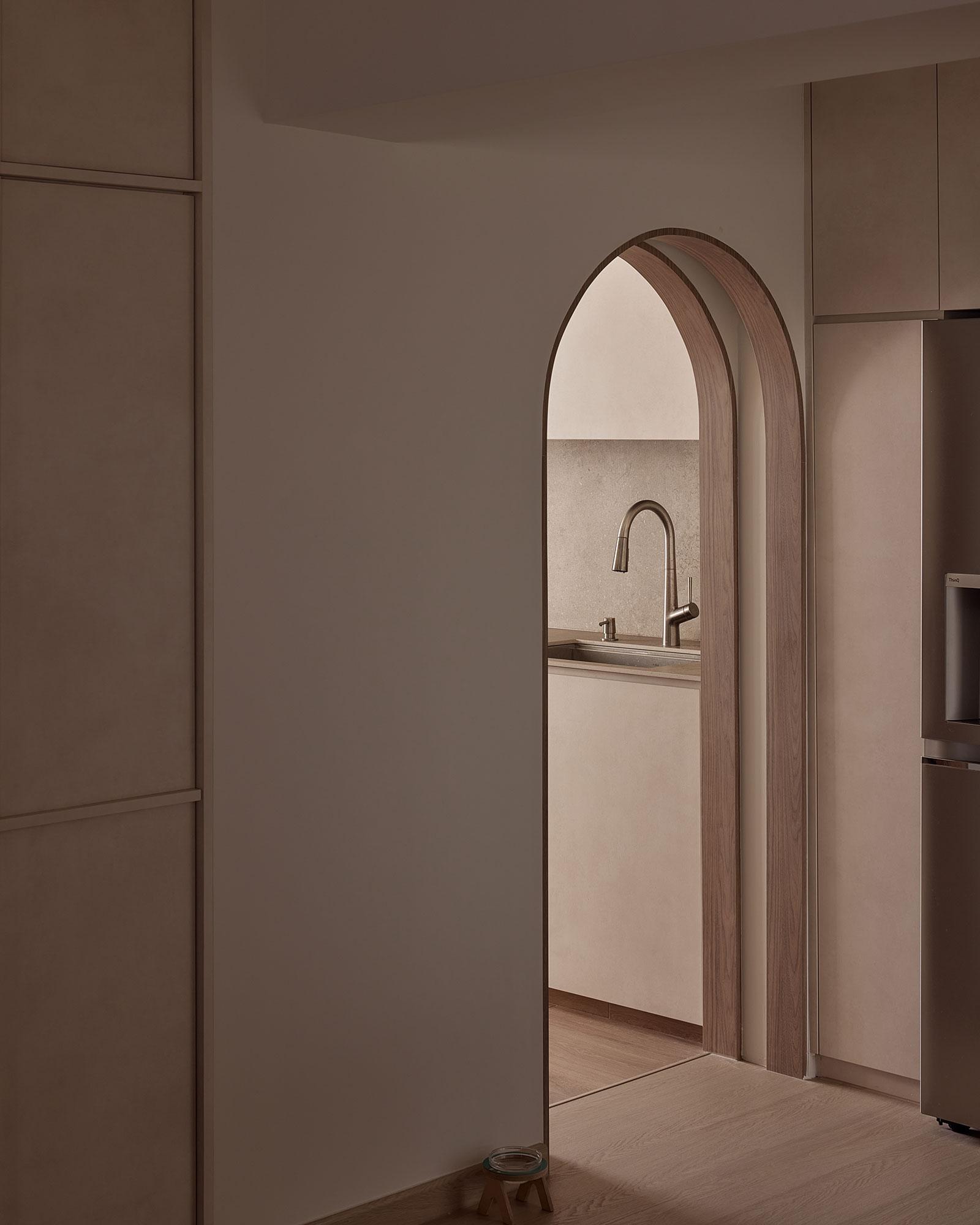 Contemporary Kitchen with Countertop and Kitchen Backsplash