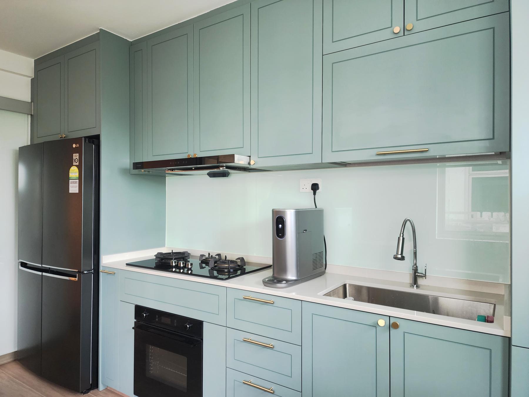 Scandinavian Kitchen with Vinyl Flooring and Homogeneous Tiles