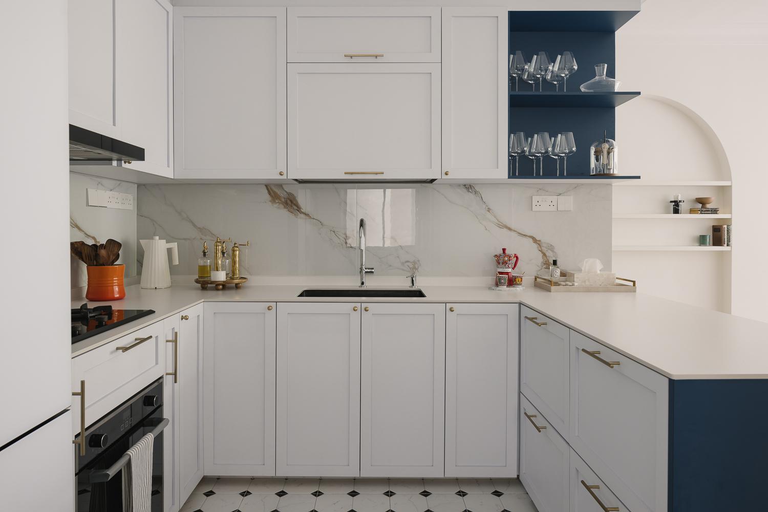 Contemporary Kitchen with Kitchen Island and Open Kitchen