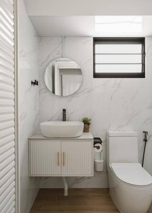 Modern Bathroom at 278A Compassvale Bow