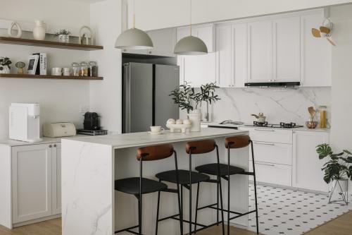 Modern Pantry at 278A Compassvale Bow
