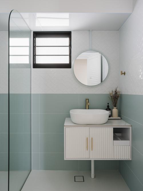 Modern Bathroom at 278A Compassvale Bow