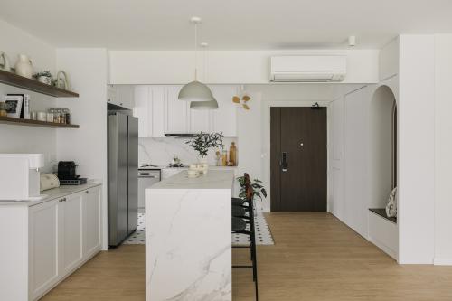 Modern Hallway at 278A Compassvale Bow