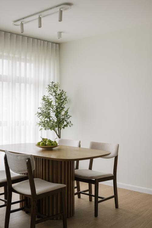 Modern Dining Room at 278A Compassvale Bow