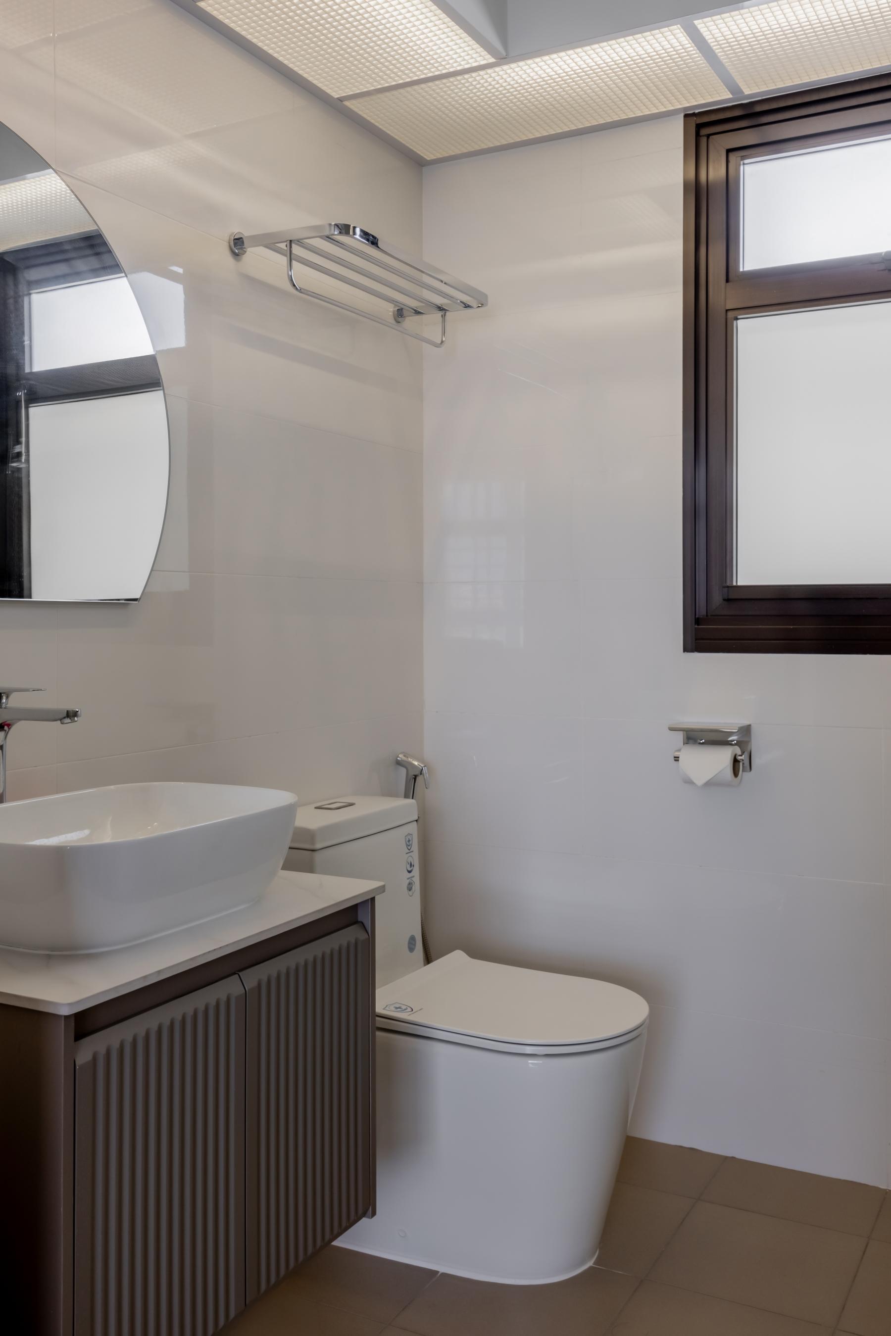 Minimalist Bathroom with Mirror and Bathtub