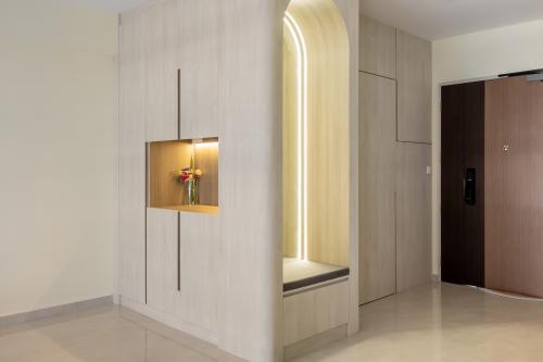 Minimalist Entryway at 38B Eunos Road 2 #12-332