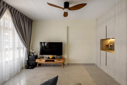 Minimalist Living Room at 38B Eunos Road 2 #12-332