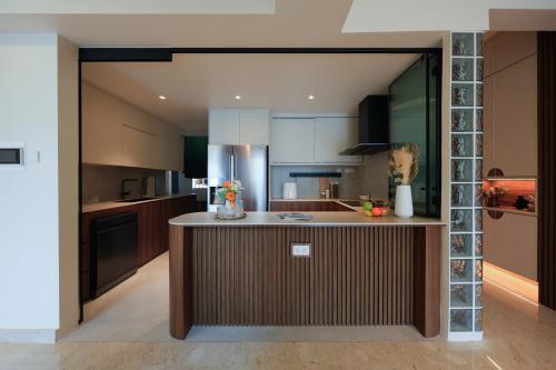 Contemporary Kitchen at 370H Anchorage