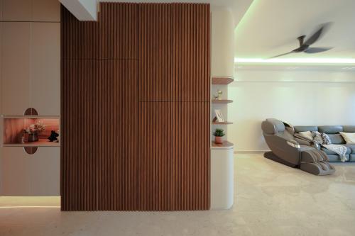 Contemporary Entryway at 370H Anchorage