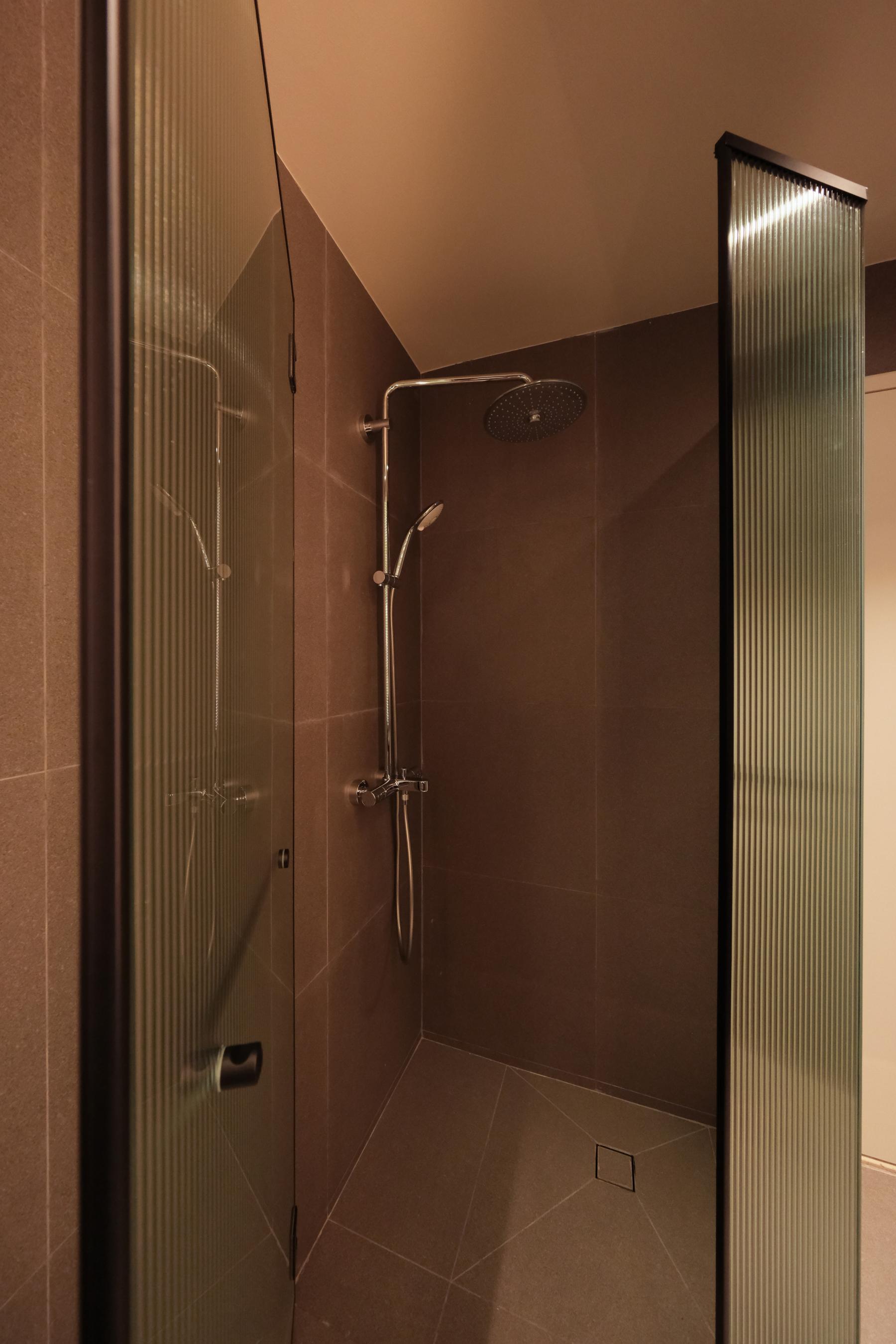 Contemporary Bathroom with Shower Screen and Rainshower