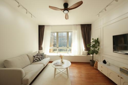 Modern Living Room at One Shenton Way