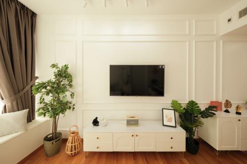 Modern Living Room at One Shenton Way