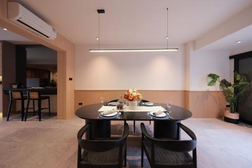 Contemporary Dining Room at 66 Mulberry
