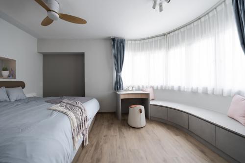 Contemporary Bedroom at Jalan Bukit Merah